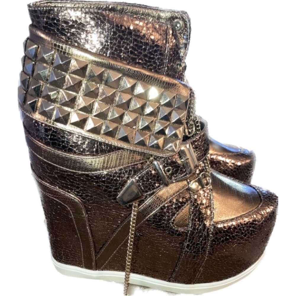 Privilege Vengeance Metallic Platform Shoes